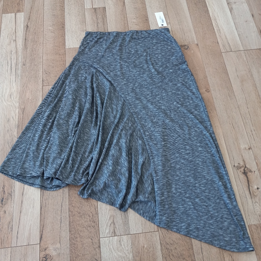 Studio M  Women's Medium Asymmetrical Hi-Low Skirt NWT